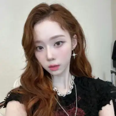 钟由希